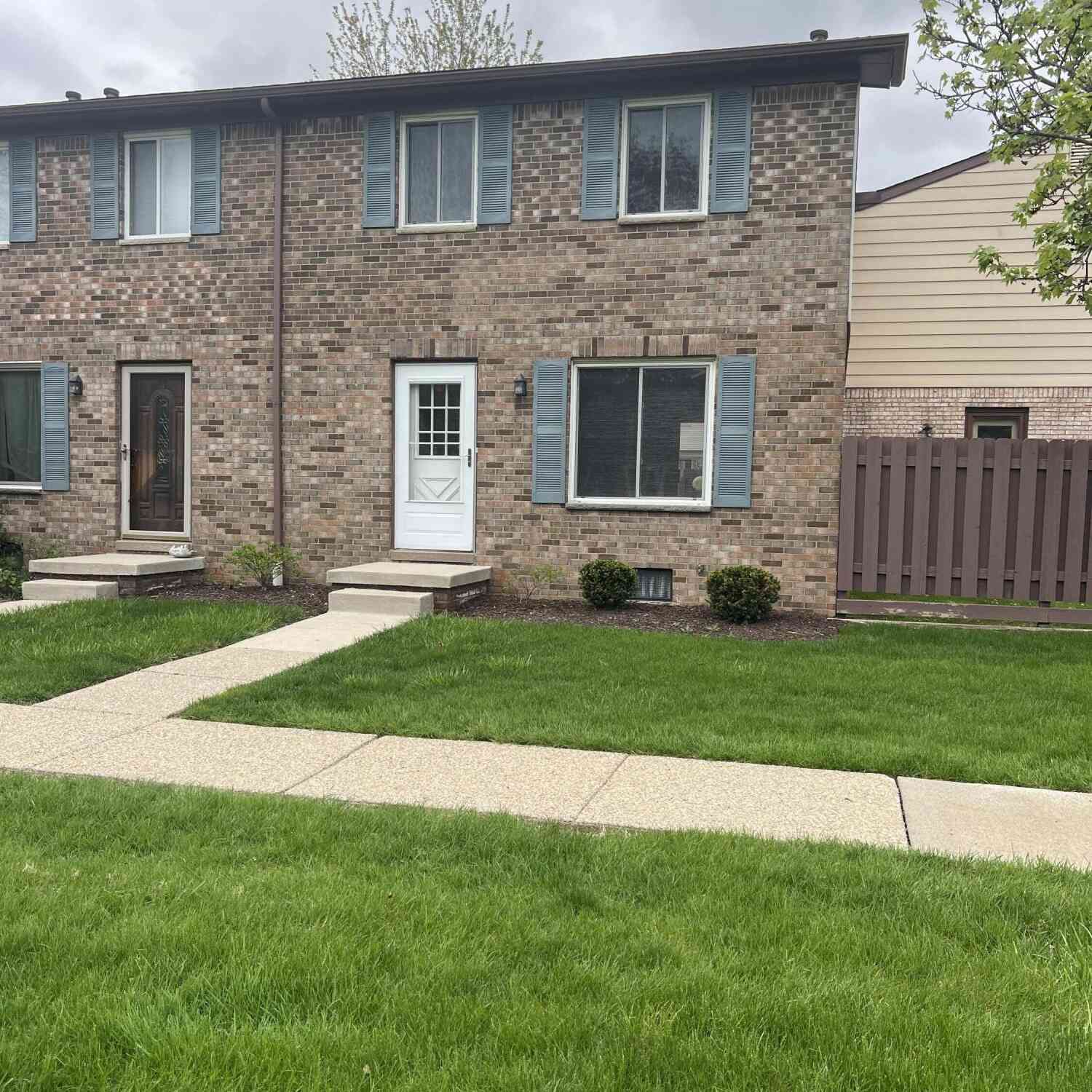 Condo For Sale - 143 Sheffield Drive<br/> Saline, MI 48176