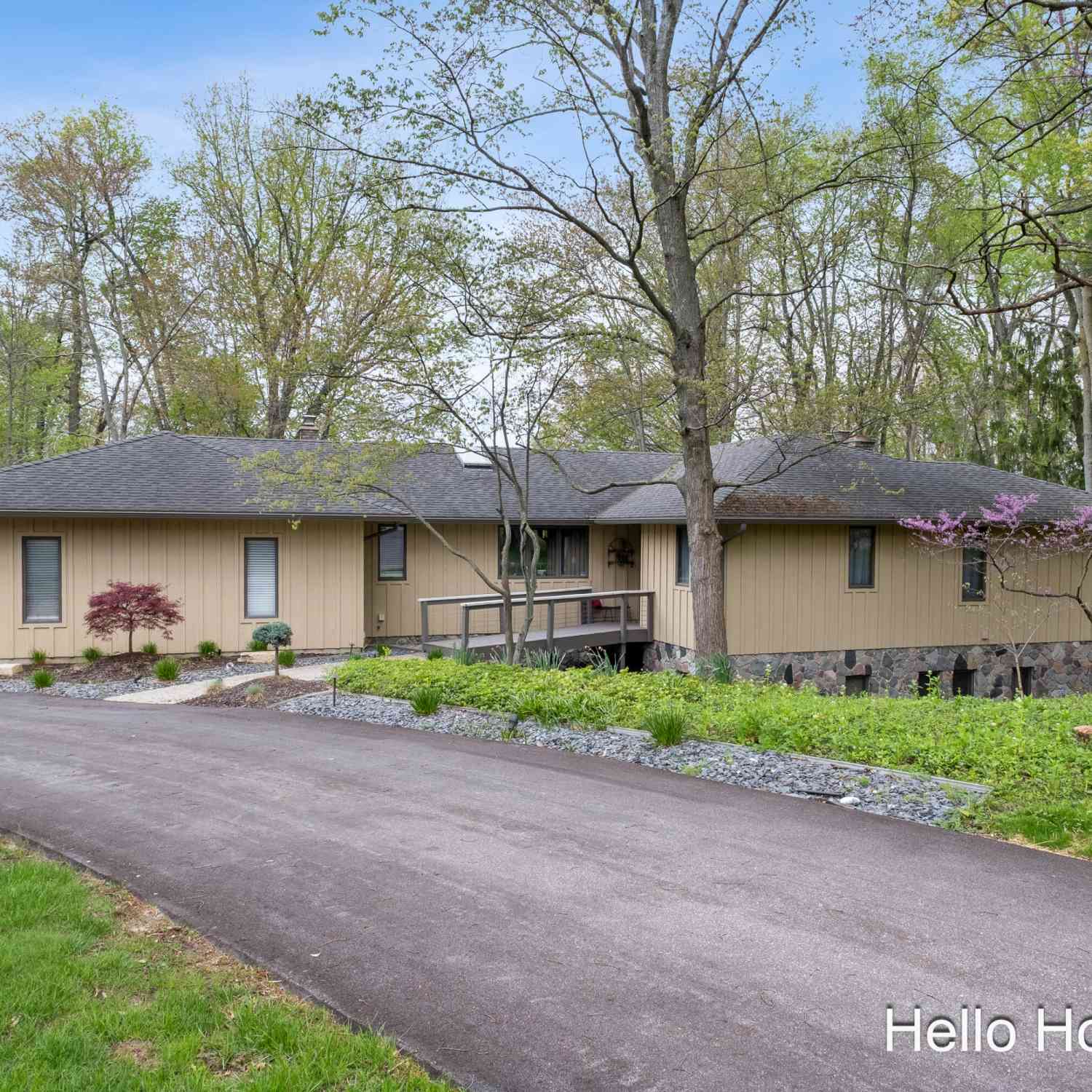 Homes For Sale - 1901 Forest Shores Drive<br/> Grand Rapids, MI 49546