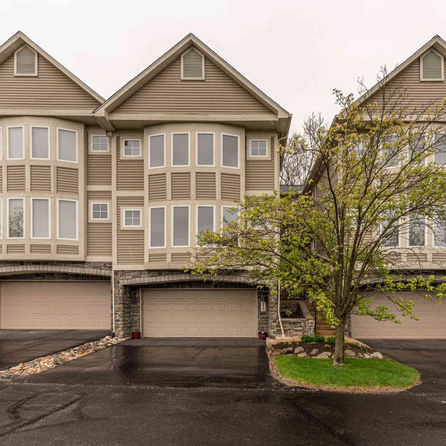 Condo For Sale - 215 Old Creek Drive<br/> Saline, MI 48176