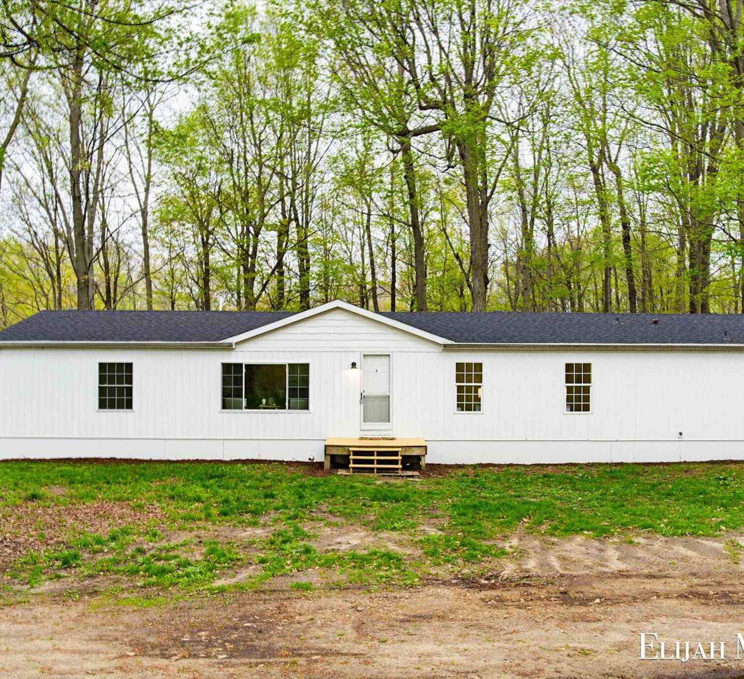 Mobile Home For Sale - 2910 Tobias Road<br/> Delton, MI 49046
