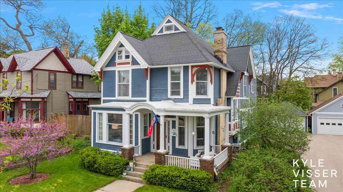 Homes For Sale - 334 Union Avenue<br/> Grand Rapids, MI 49503