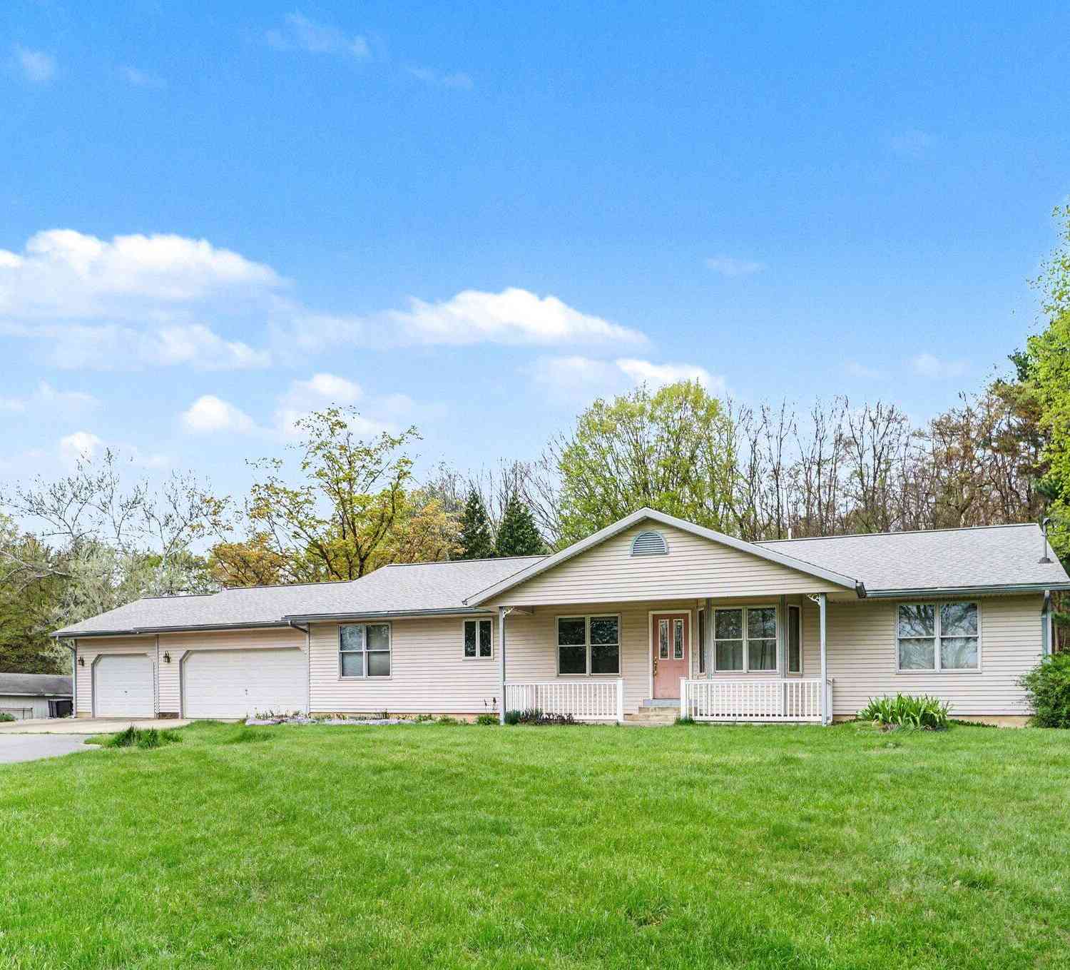 Homes For Sale - 170 4th Street<br/> Plainwell, MI 49080