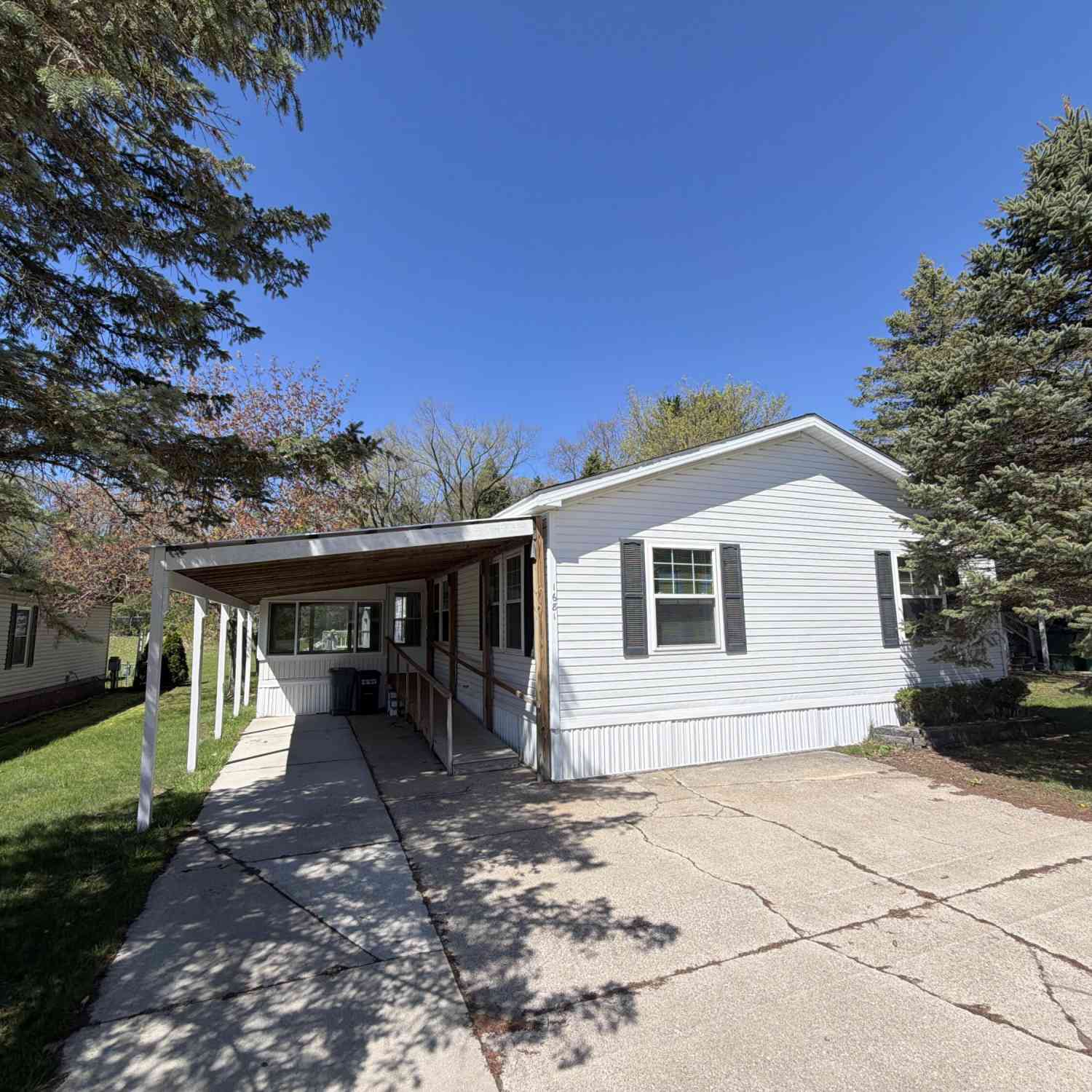 Mobile Home For Sale - 1681 Sycamore Drive<br/> Muskegon, MI 49445