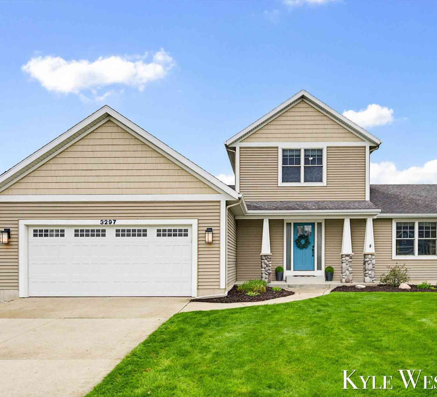 Homes For Sale - 3297 Dogwood Lane<br/> Zeeland, MI 49464