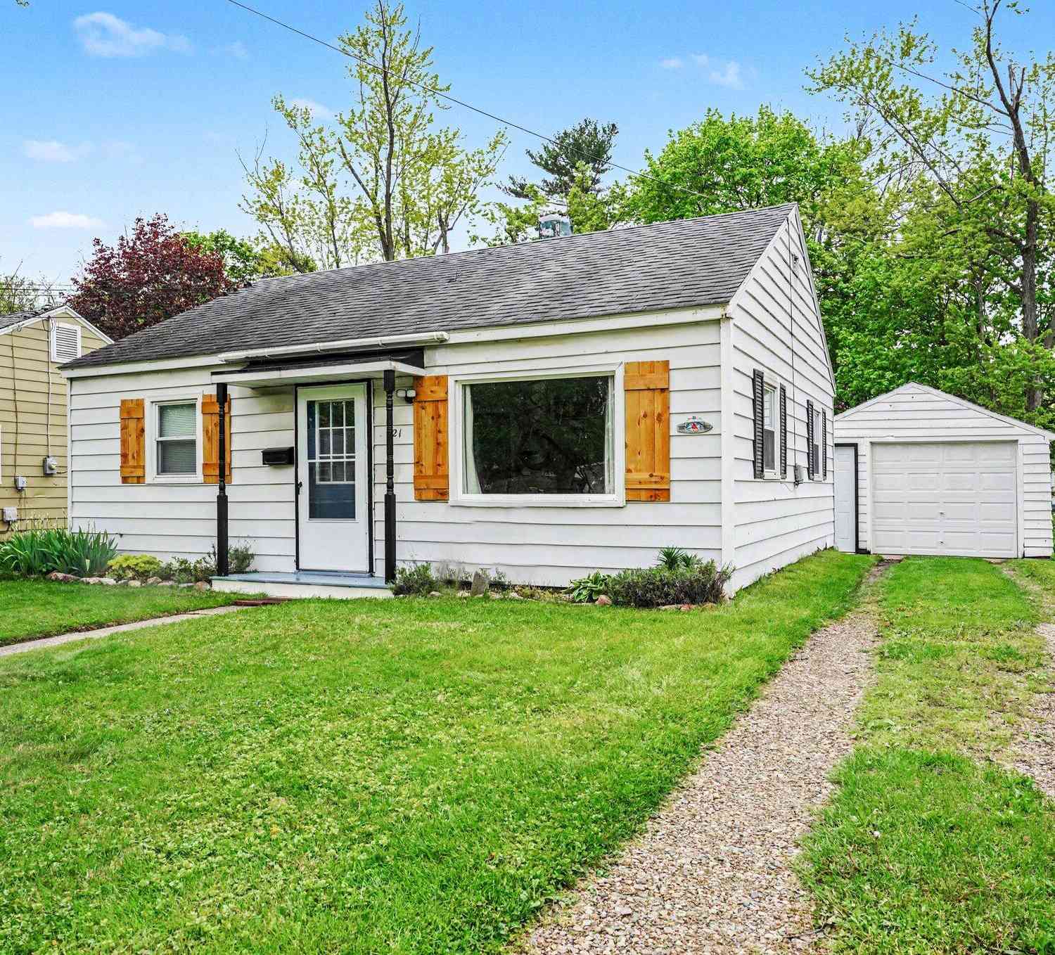 Homes For Sale - 721 Washburn Avenue<br/> Kalamazoo, MI 49048