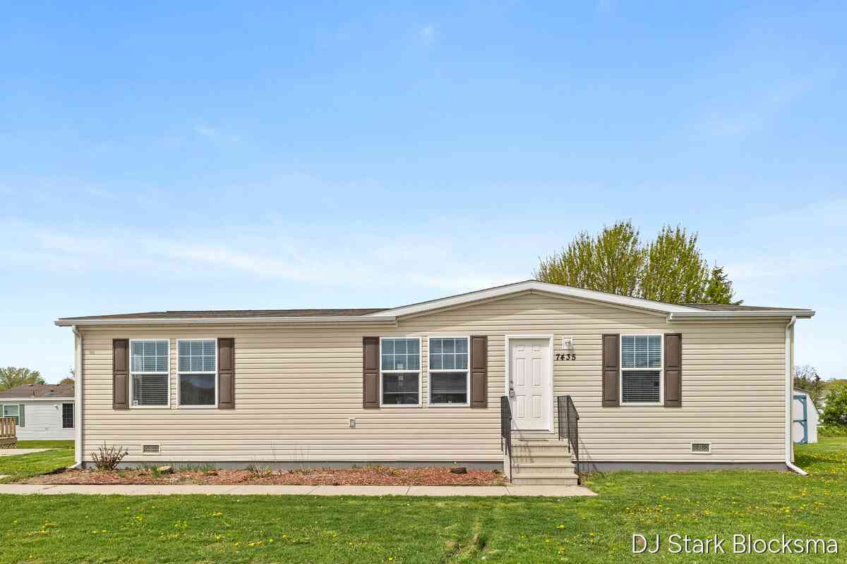 Mobile Home For Sale - 7435 Bronco Drive<br/> Caledonia, MI 49316