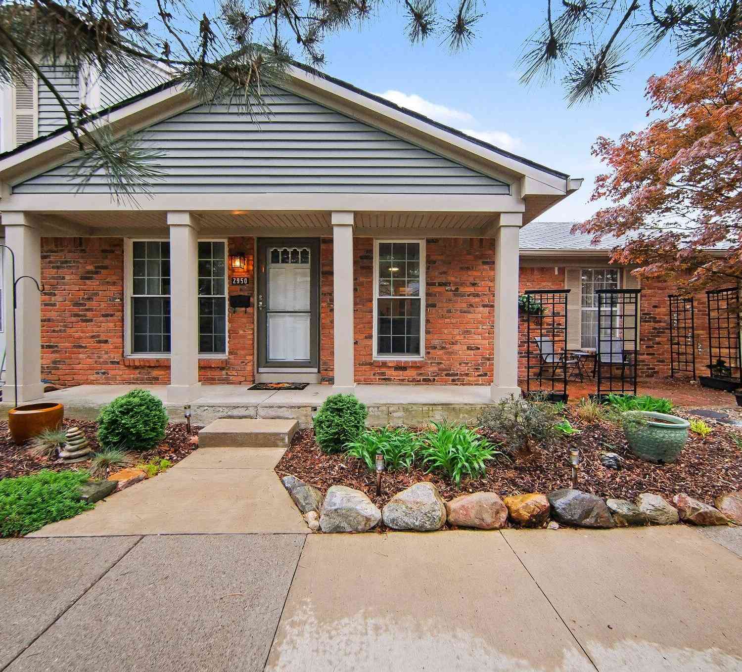 Condo For Sale - 2950 W Whittier Court<br/> Ann Arbor, MI 48104