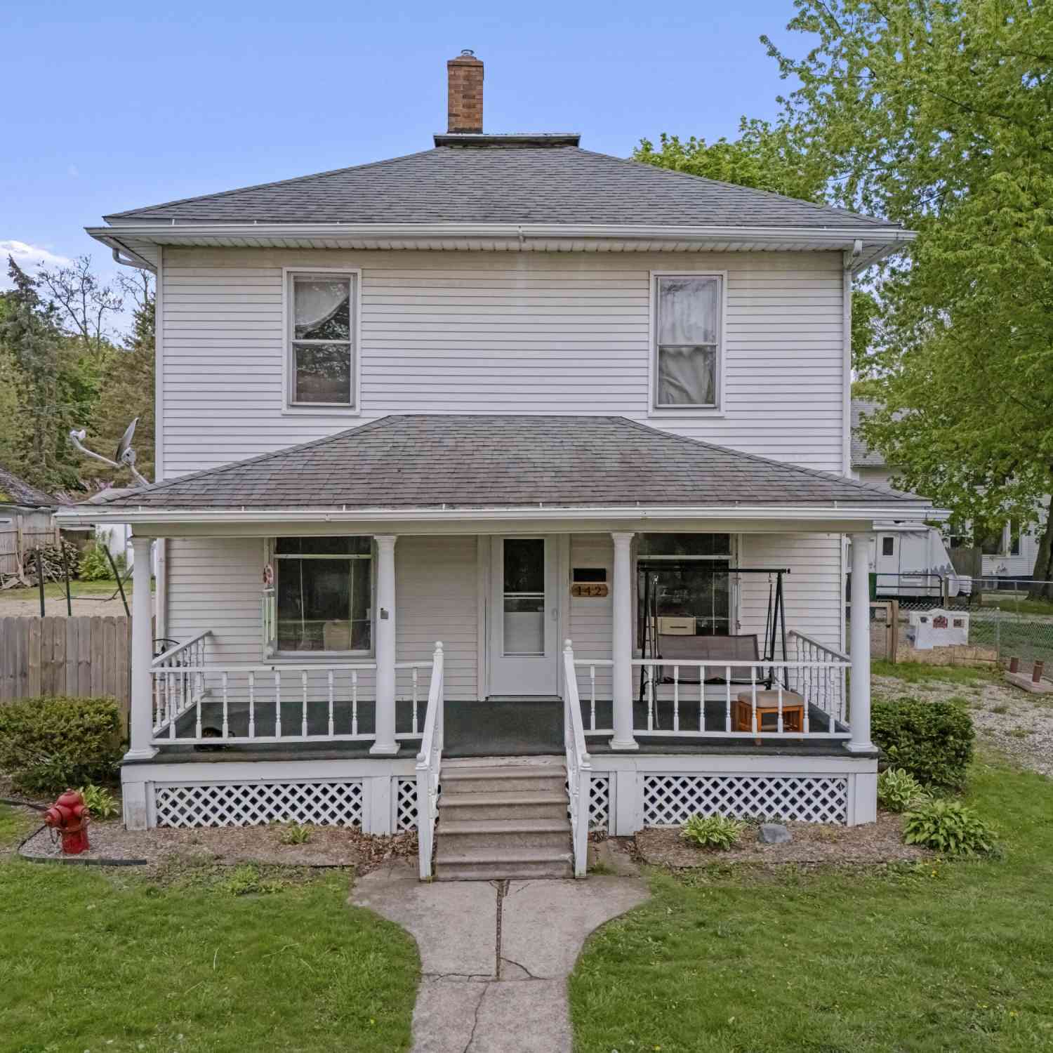 Homes For Sale - 142 S West Street<br/> Hillsdale, MI 49242