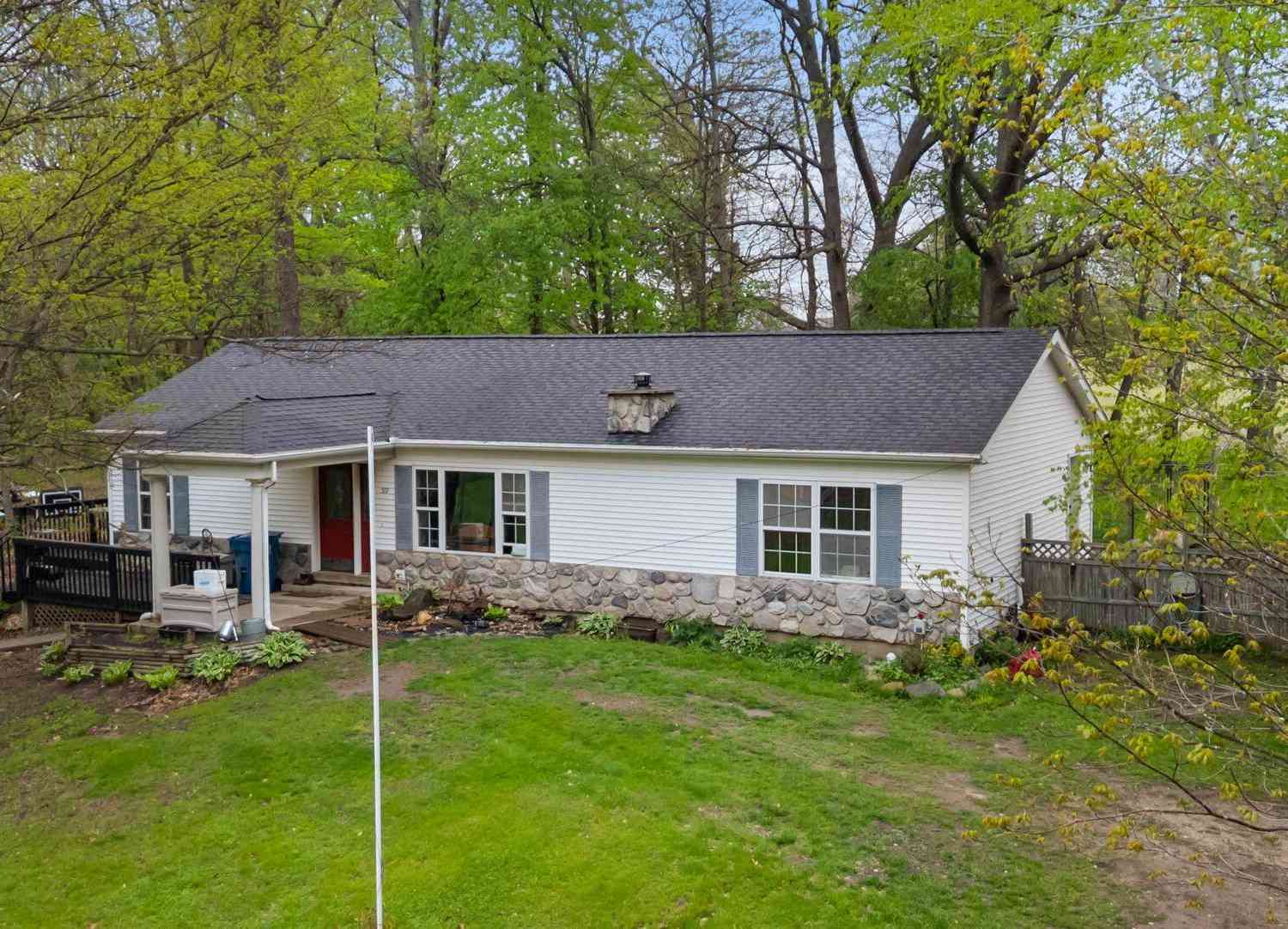 Homes For Sale - 519 Crest Lane<br/> Jonesville, MI 49250