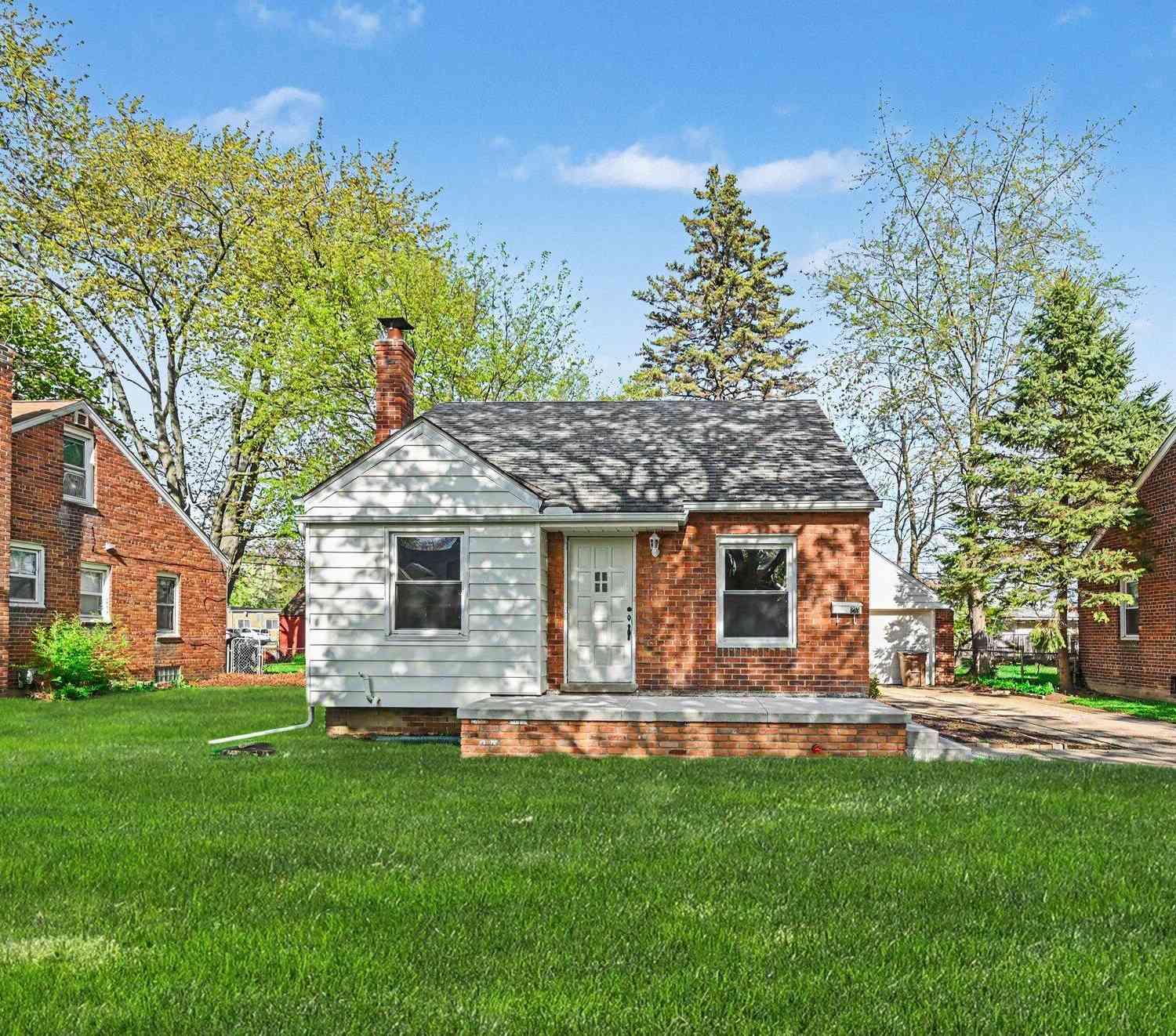 Homes For Sale - 275 Dick Avenue<br/> Pontiac, MI 48341