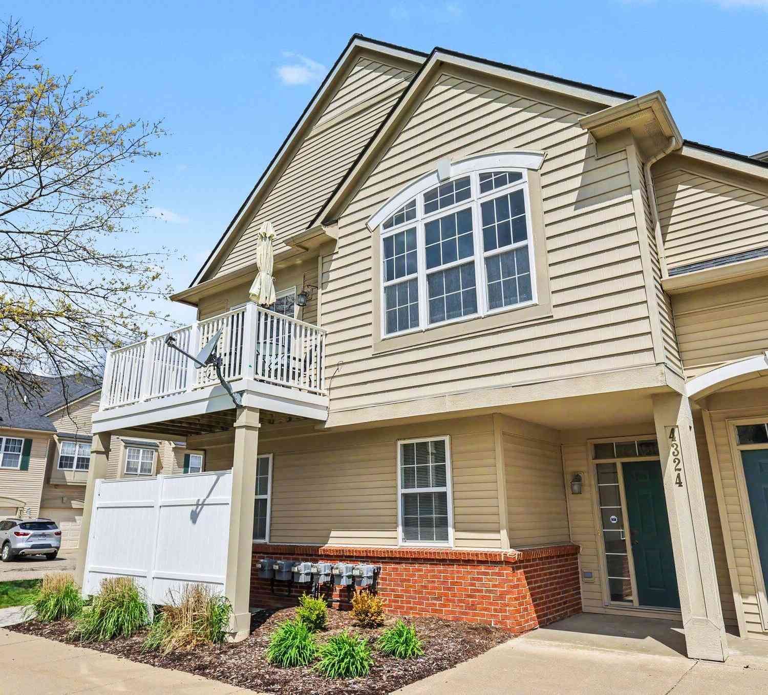Condo For Sale - 4324 Hampton Ridge Boulevard<br/> Howell, MI 48843