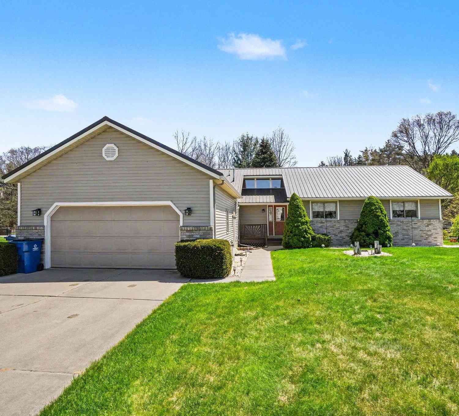 Homes For Sale - 3682 W Fuller Drive<br/> Muskegon, MI 49444
