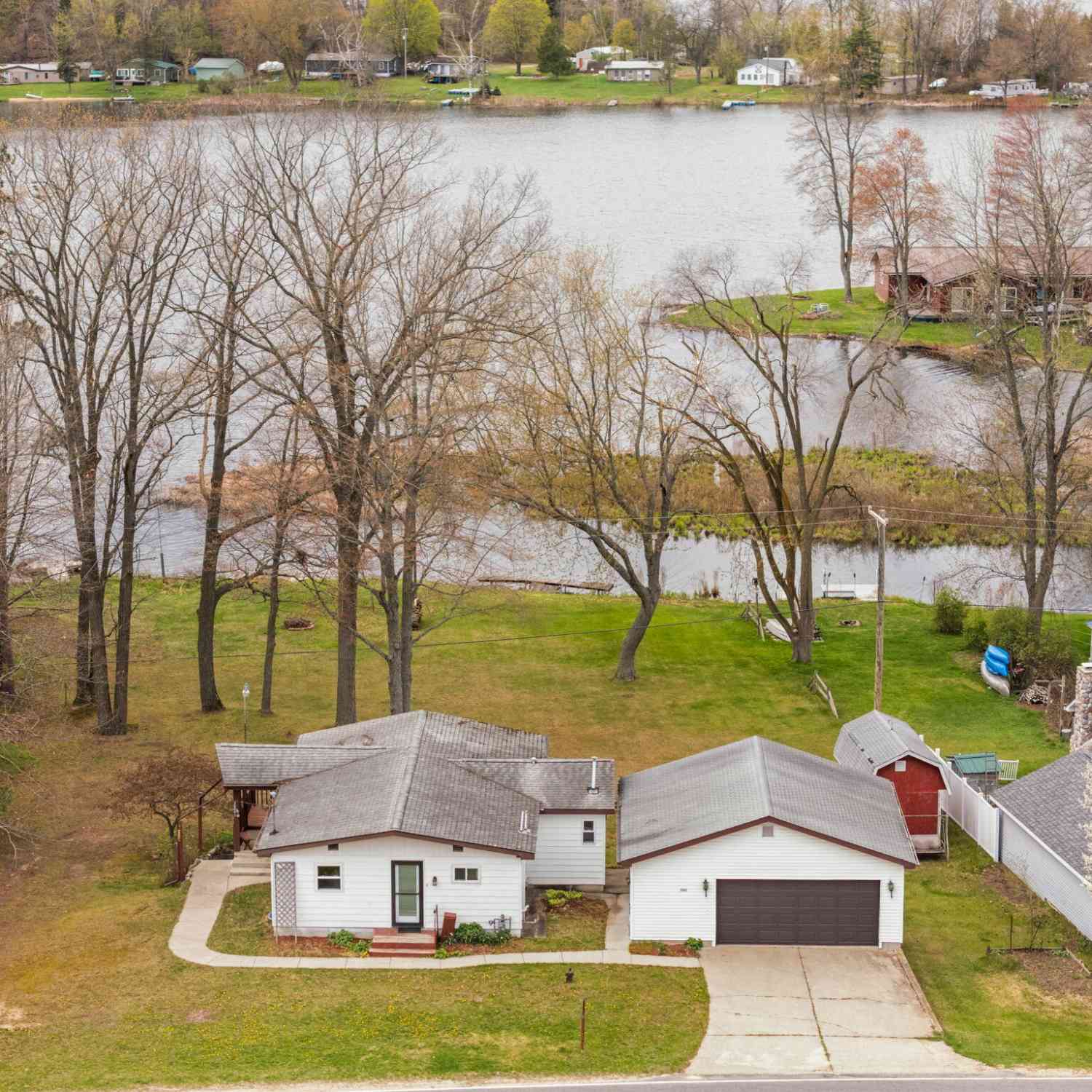 Homes For Sale - 20041 E Chippewa Lake Drive<br/> Evart, MI 49631