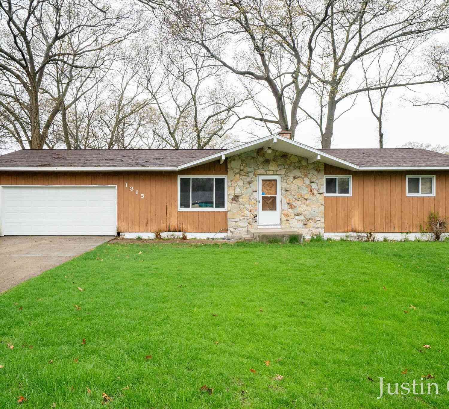 Homes For Sale - 1315 Linden Street<br/> Muskegon, MI 49445