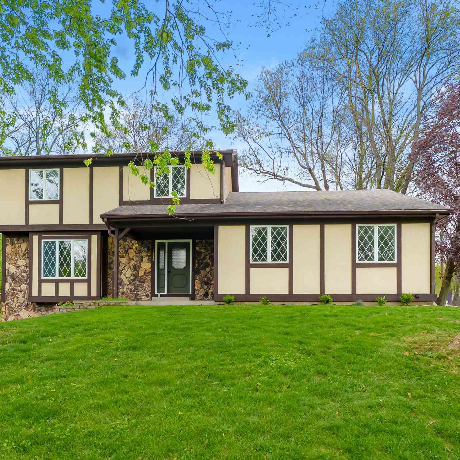 Homes For Sale - 5814 Scenic Way Drive<br/> Kalamazoo, MI 49009