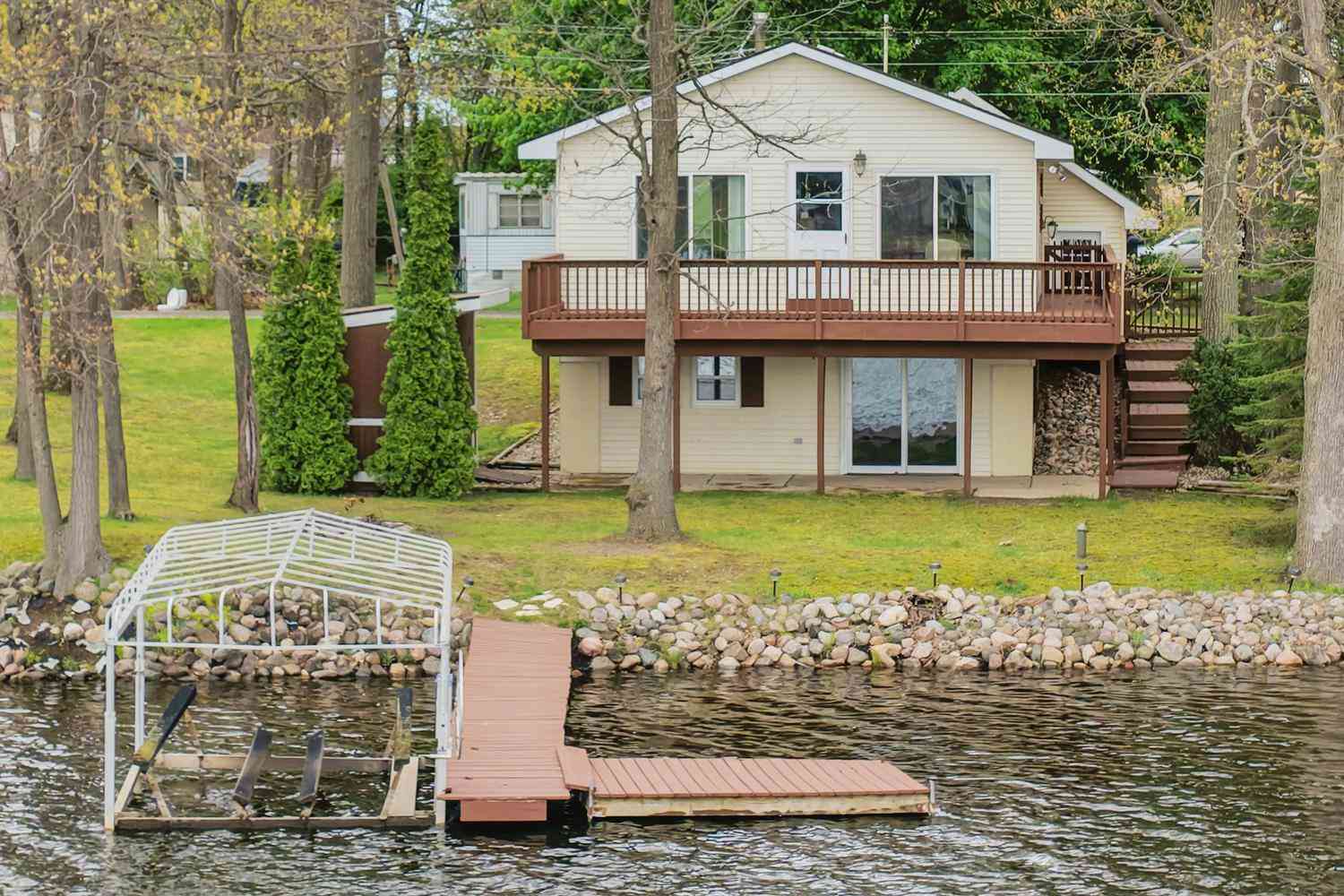 Homes For Sale - 59036 Lakeshore Drive<br/> Colon, MI 49040