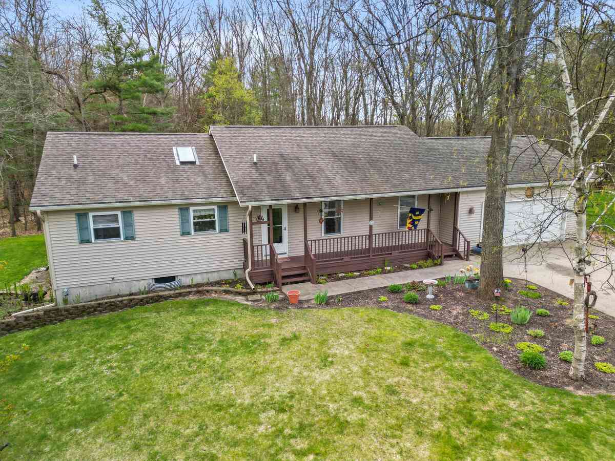Homes For Sale - 17148 Seneca Court<br/> Montcalm County, Howard City, MI 49329