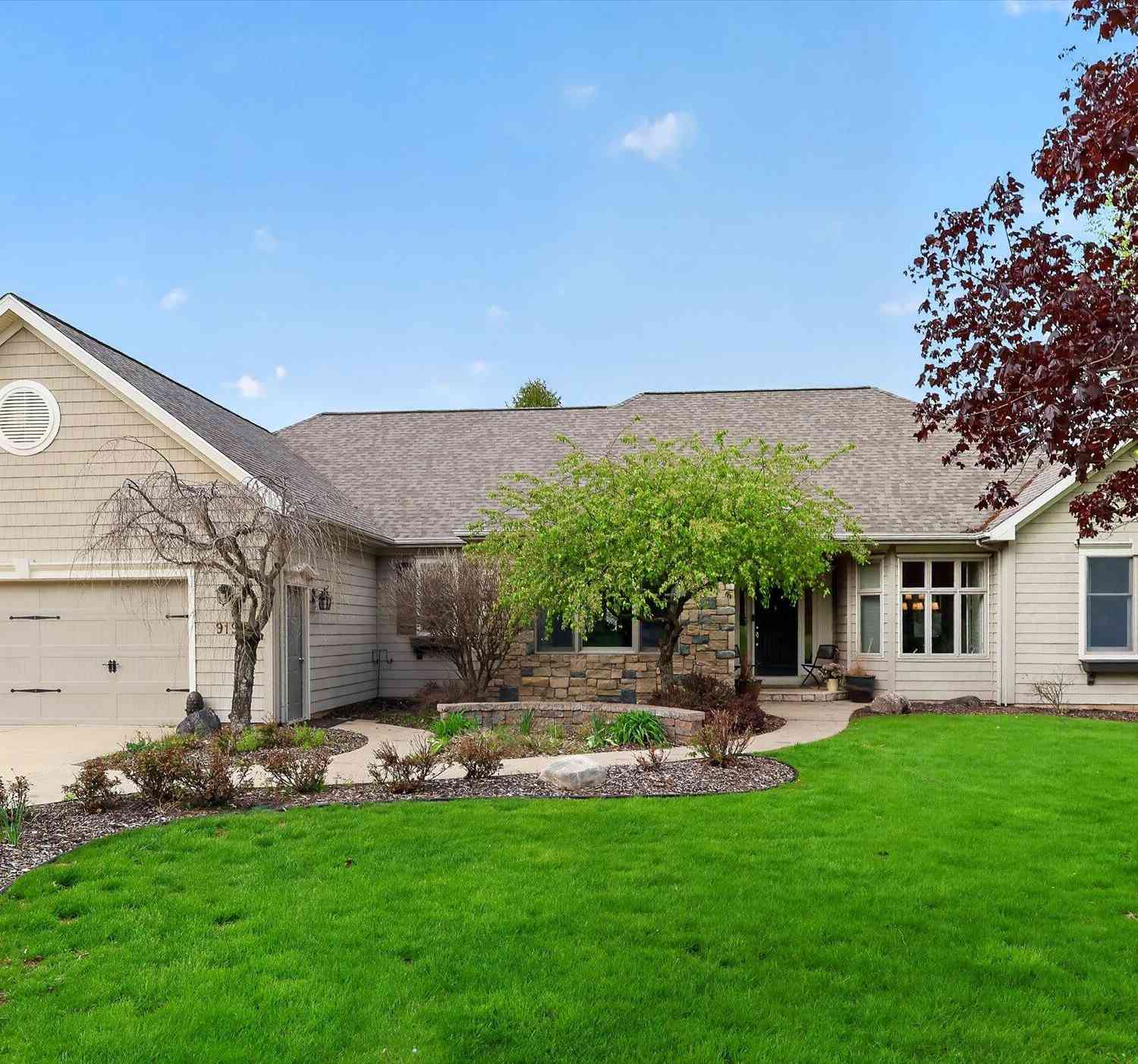 Homes For Sale - 9196 Shade Tree Circle<br/> Galesburg, MI 49053
