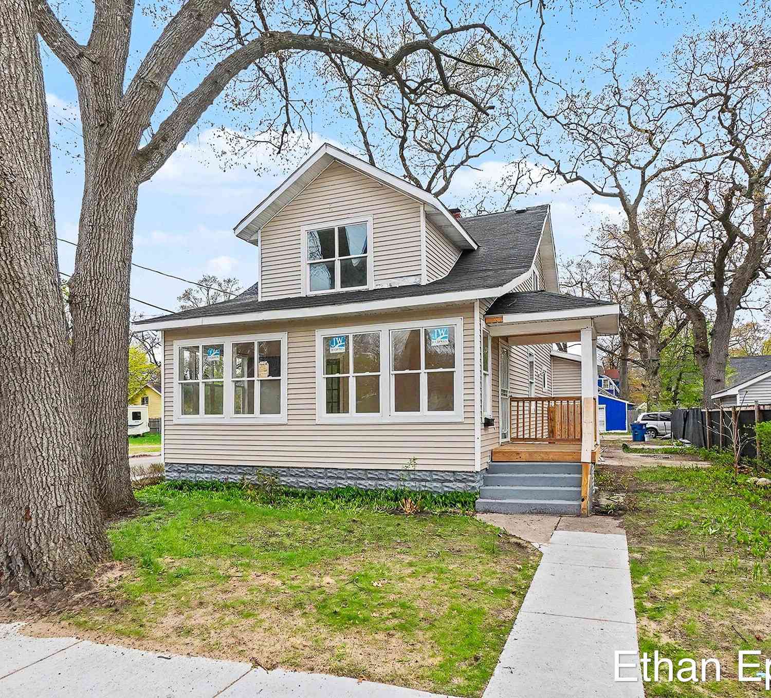 Homes For Sale - 2837 5th Street<br/> Muskegon, MI 49444