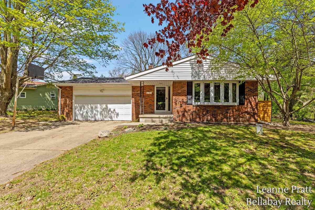 Homes For Sale - 231 Eden Road<br/> Battle Creek, MI 49017