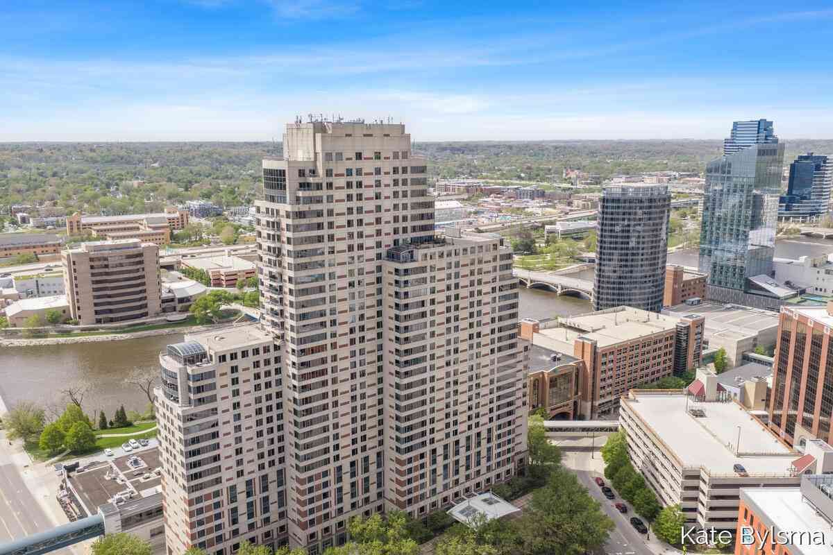 Condo For Sale - 33 Campau Circle<br/> Grand Rapids, MI 49503