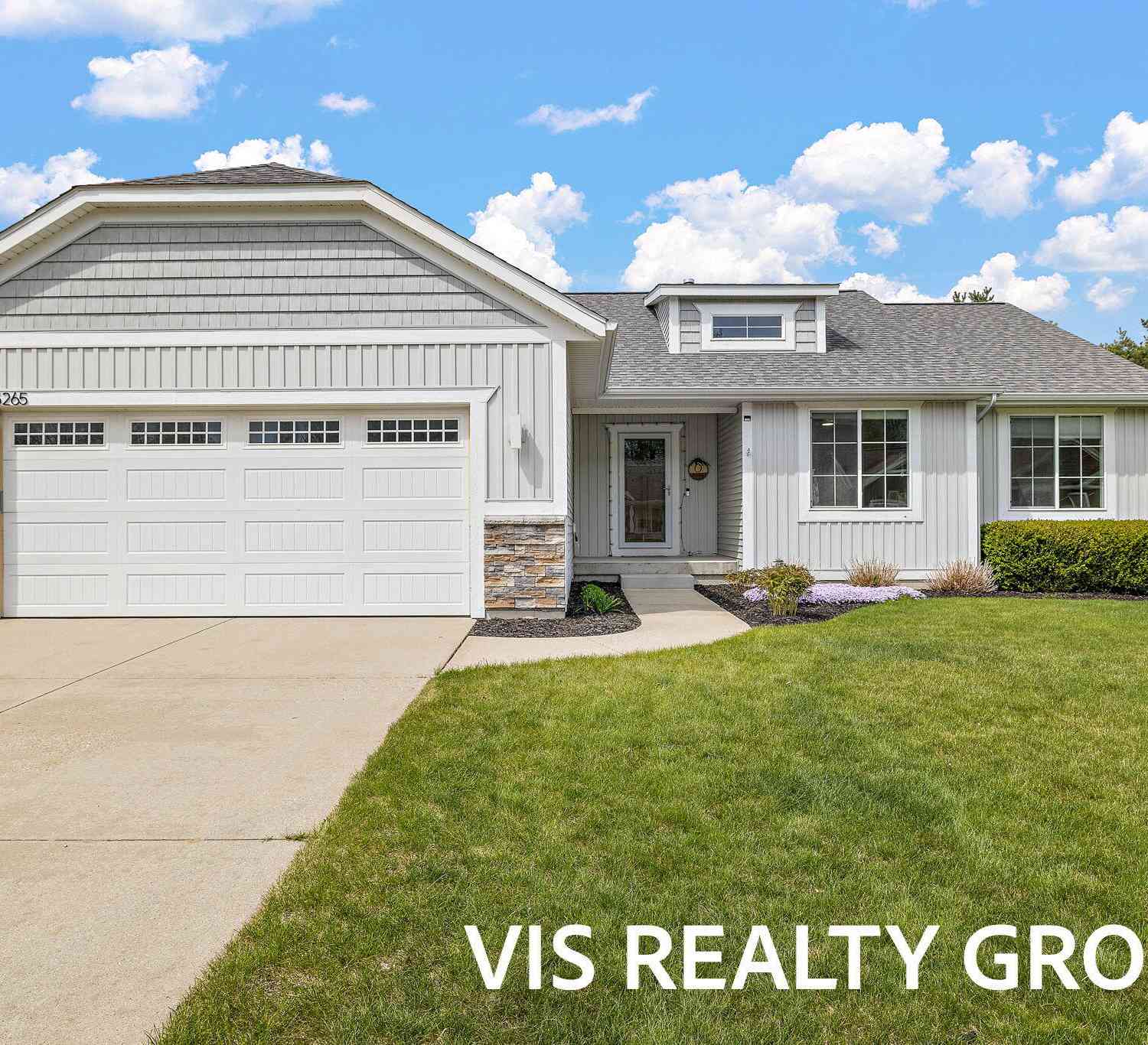 Homes For Sale - 15265 Canterbury Lane<br/> Grand Haven, MI 49417