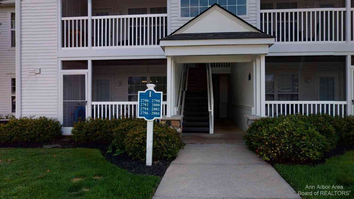 Condo For Rent - 2802 S Knightsbridge Circle<br/> Ann Arbor, MI 48105