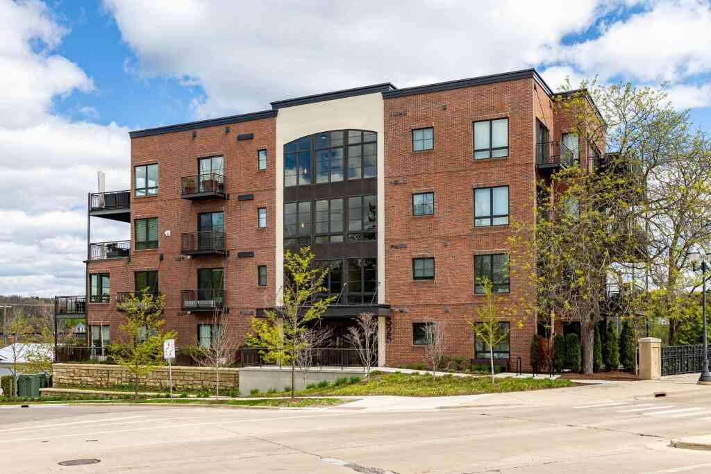 Condo For Sale - 325 E Summit Street #101<br/> Ann Arbor, MI 48104