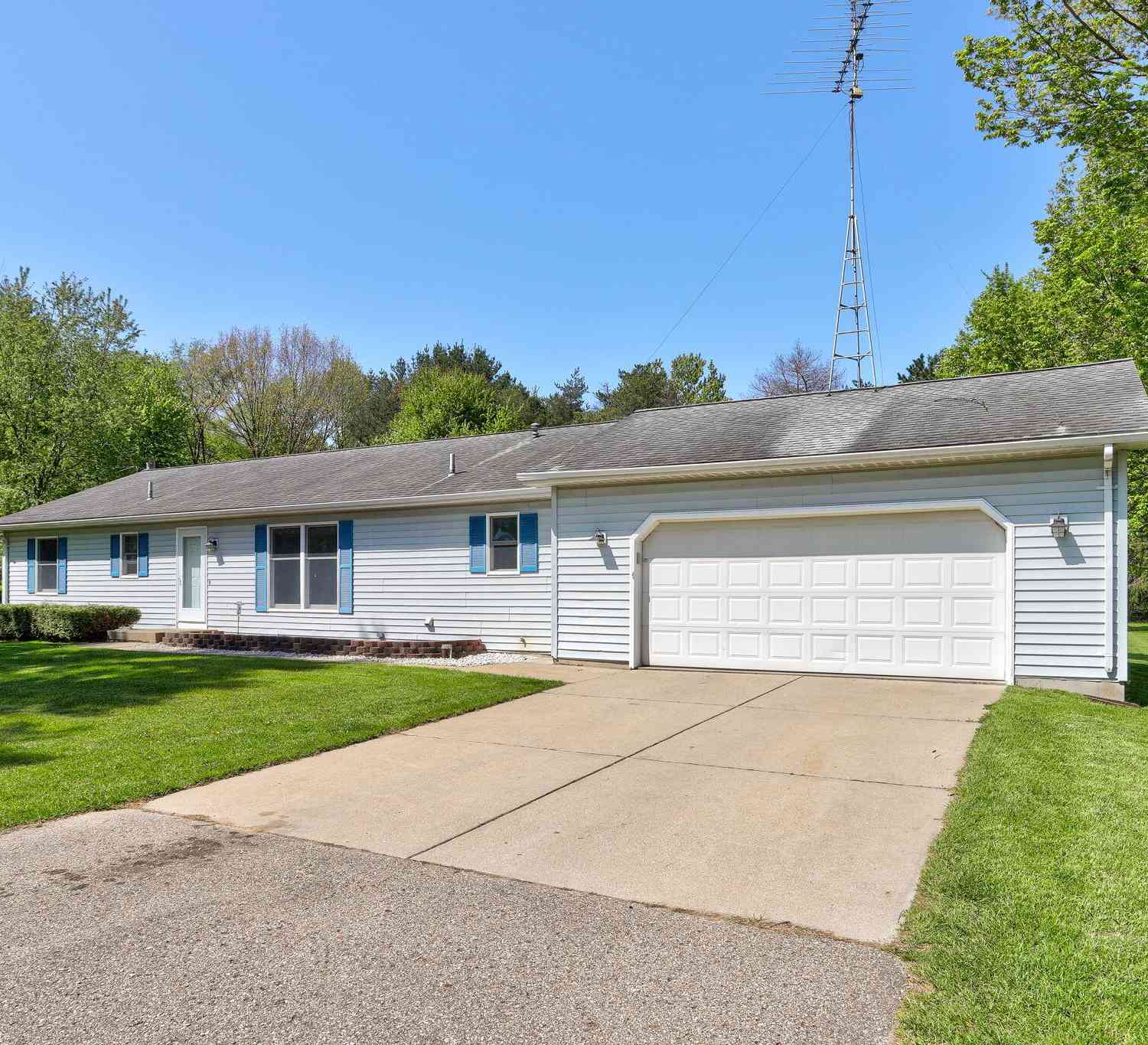 Homes For Sale - 52300 County Road 687<br/> Hartford, MI 49057