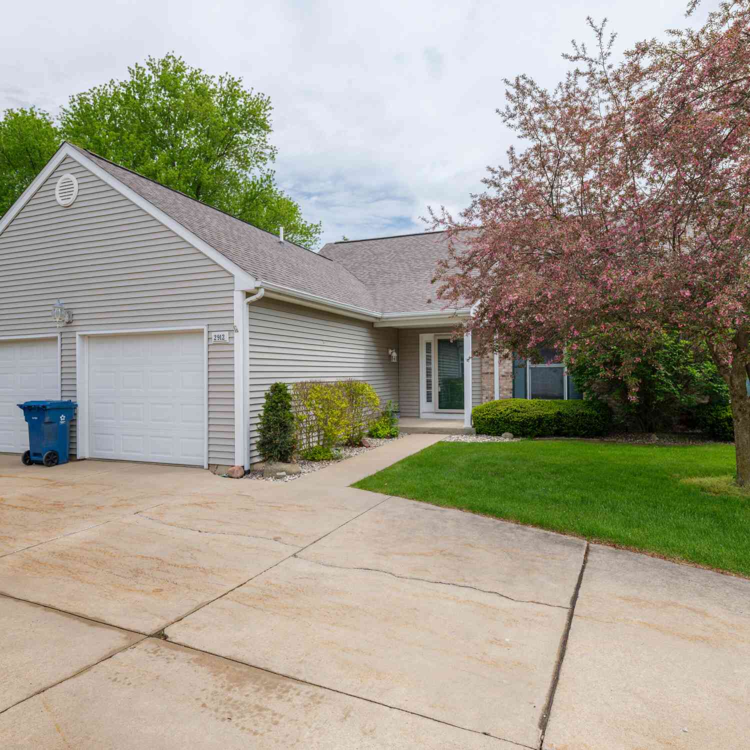 Condo For Sale - 2912 Hunters Place<br/> Kalamazoo, MI 49048