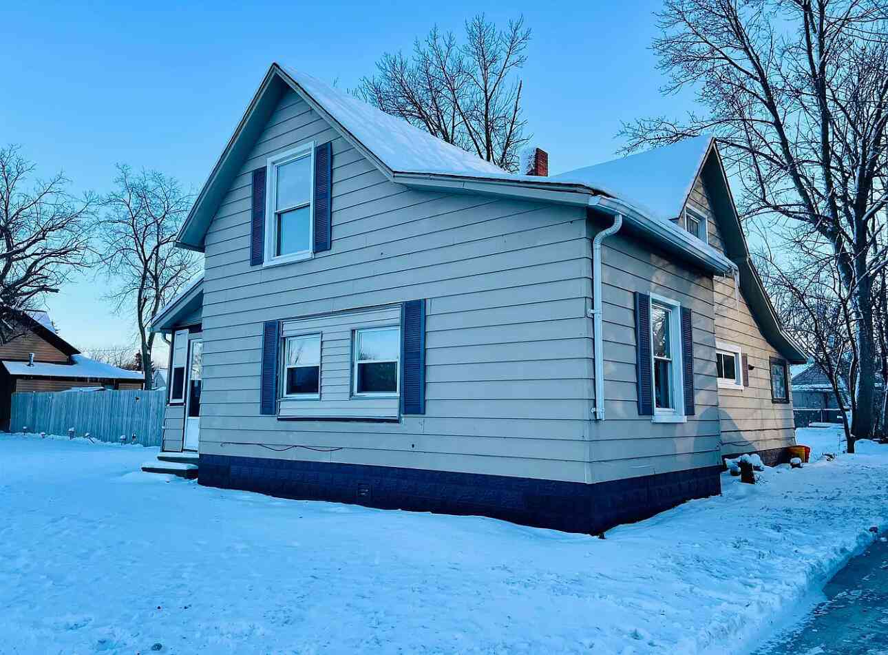Homes For Sale - 3118 N Water Street<br/> Bay City, MI 48708