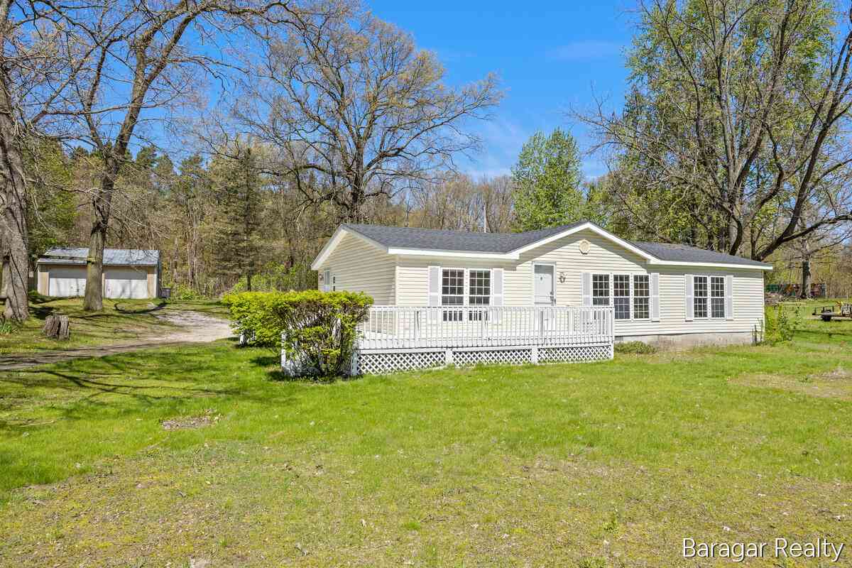 Mobile Home For Sale - 8965 Holton Road<br/> Holton, MI 49425