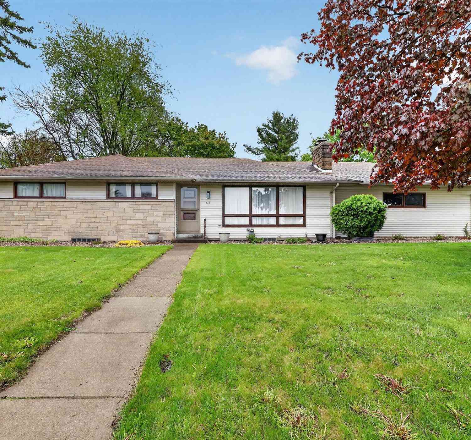 Homes For Sale - 814 N Drake Road<br/> Kalamazoo, MI 49006