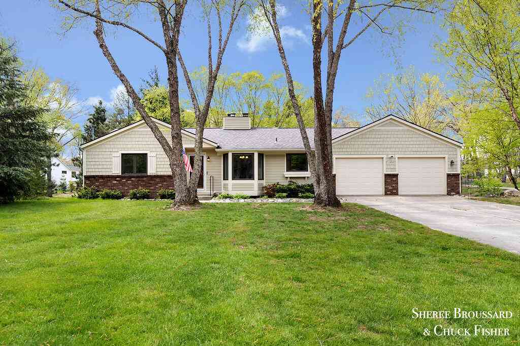 Homes For Sale - 2959 Bird Avenue<br/> Grand Rapids, MI 49525