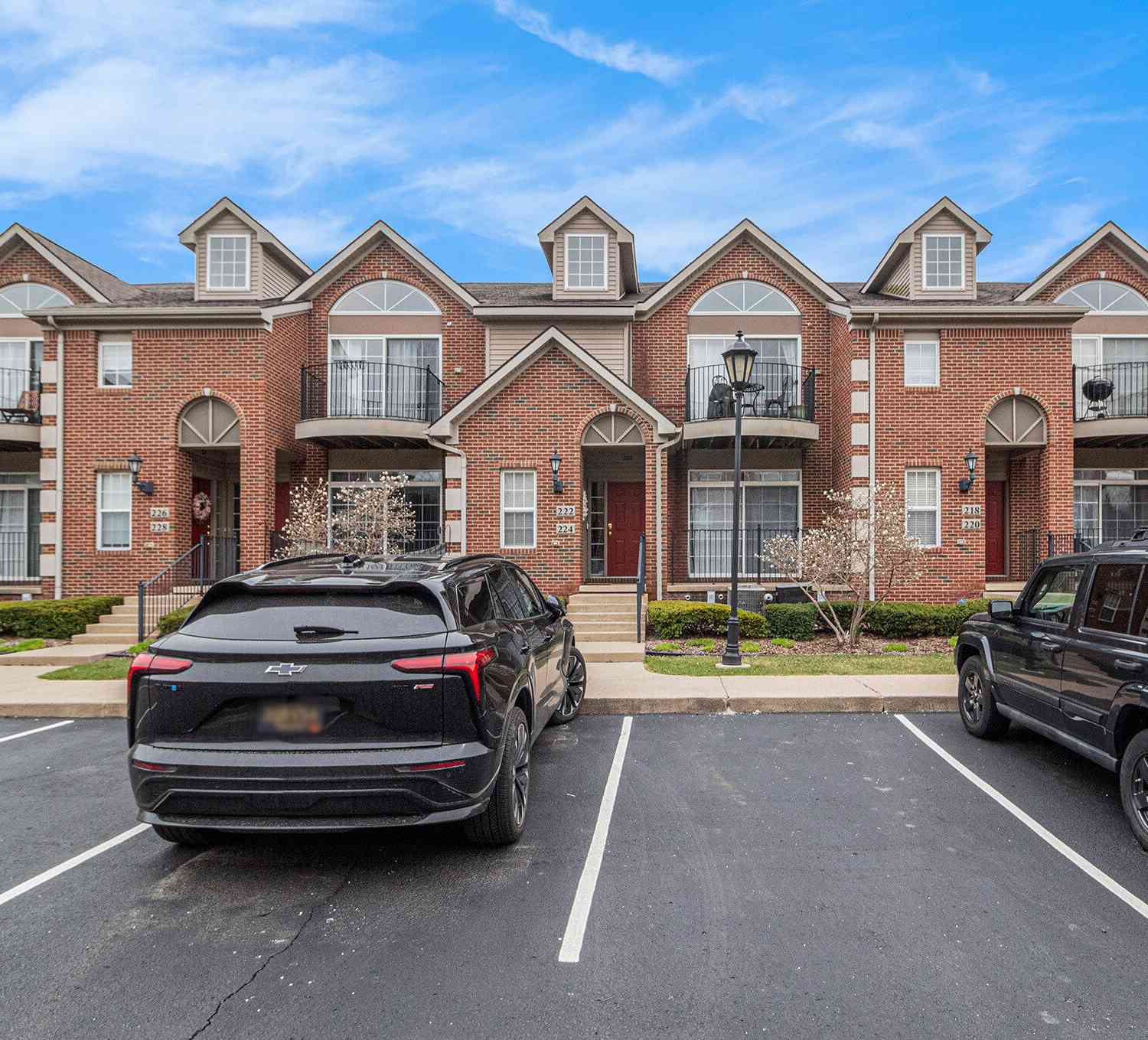 Condo For Sale - 222 W Oakbrook Drive<br/> Washtenaw County, Ann Arbor, MI 48103