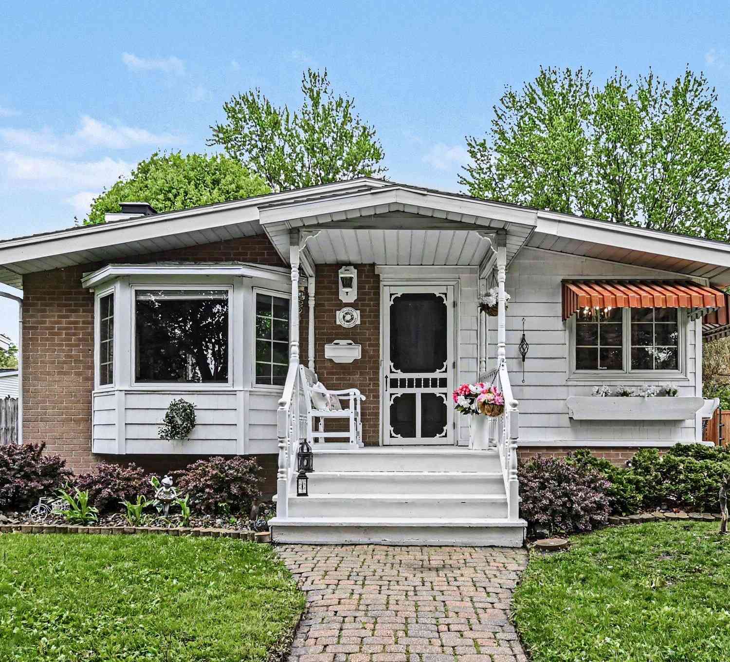 Homes For Sale - 1116 N Magnolia Avenue<br/> Lansing, MI 48912