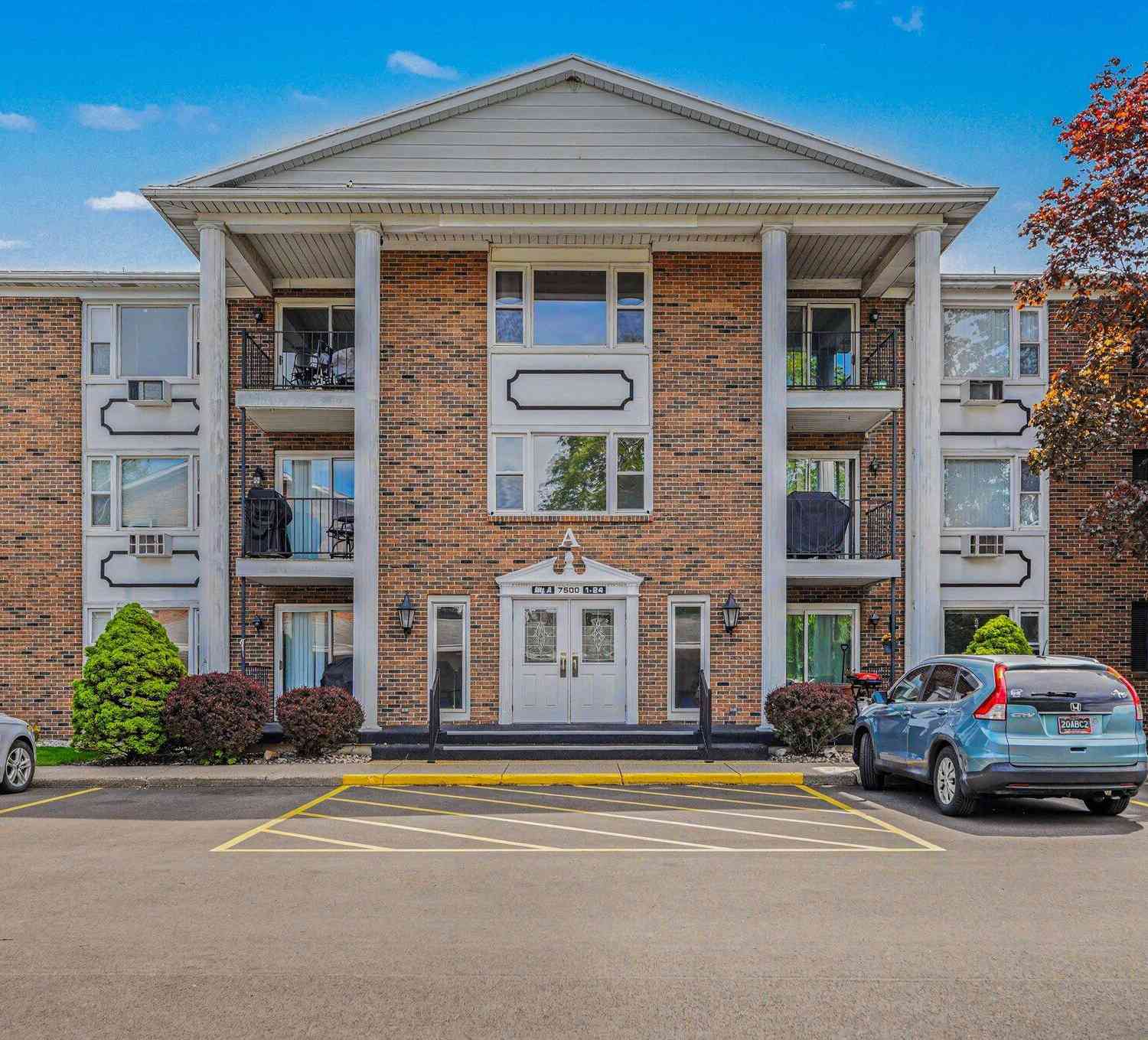 Condo For Sale - 7500 Boulder Bluff Drive #9<br/> Ottawa County, Jenison, MI 49428