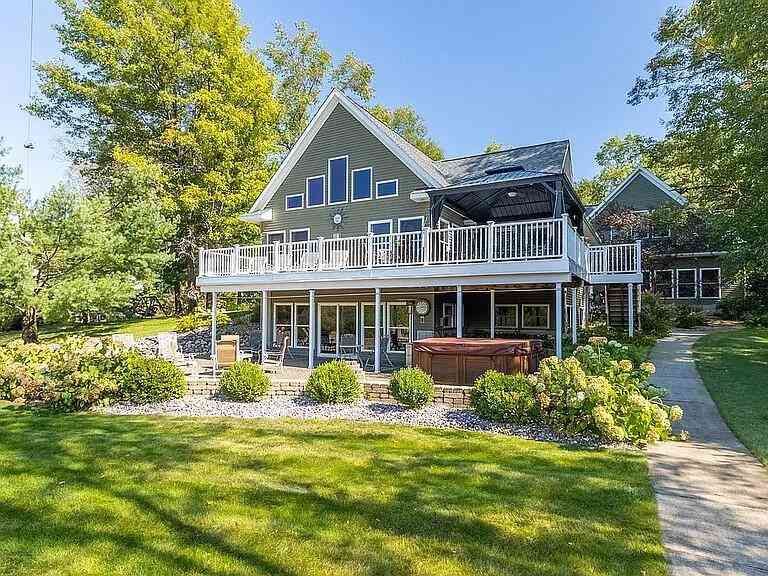 Homes For Sale - 3518 E Long Lake Road<br/> Harrison, MI 48625