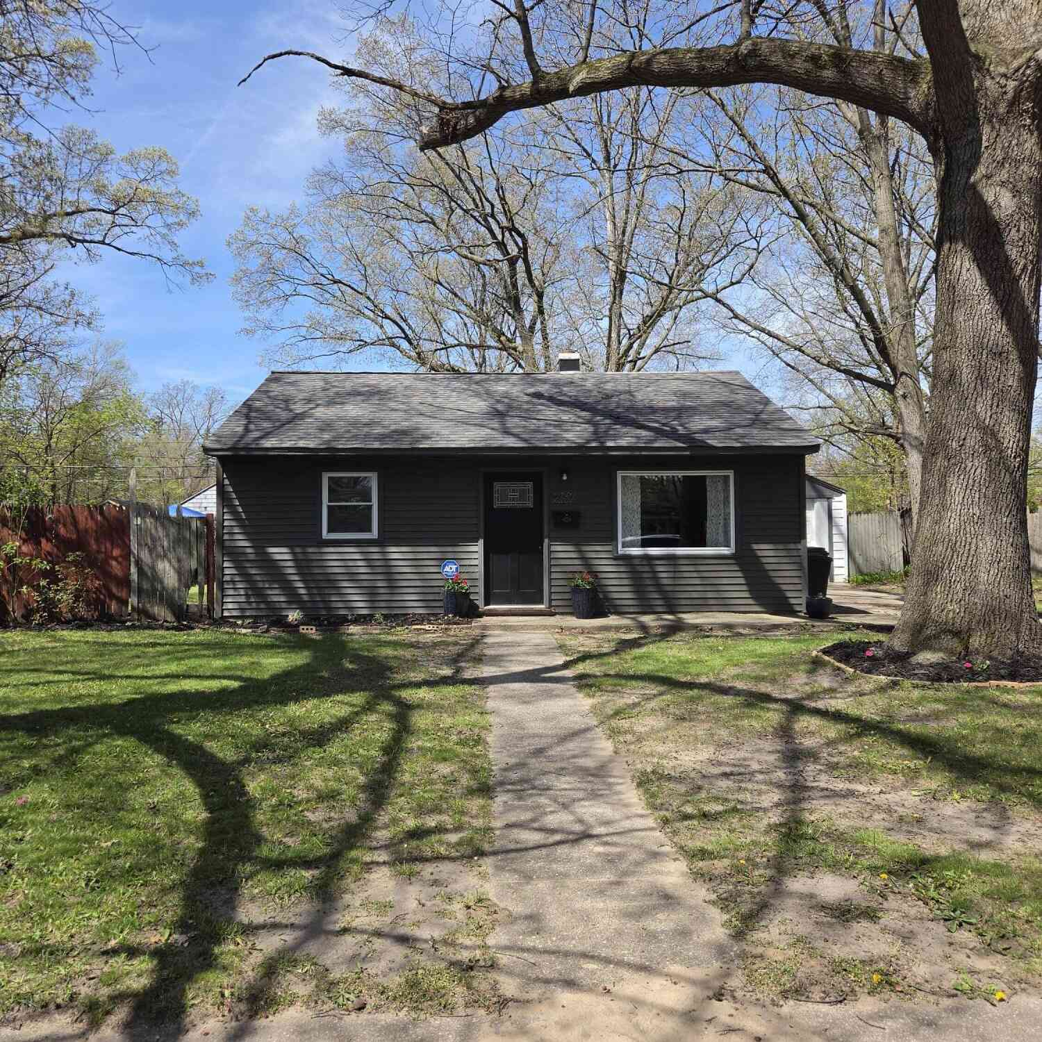 Homes For Sale - 2167 Austin Street<br/> Muskegon, MI 49444