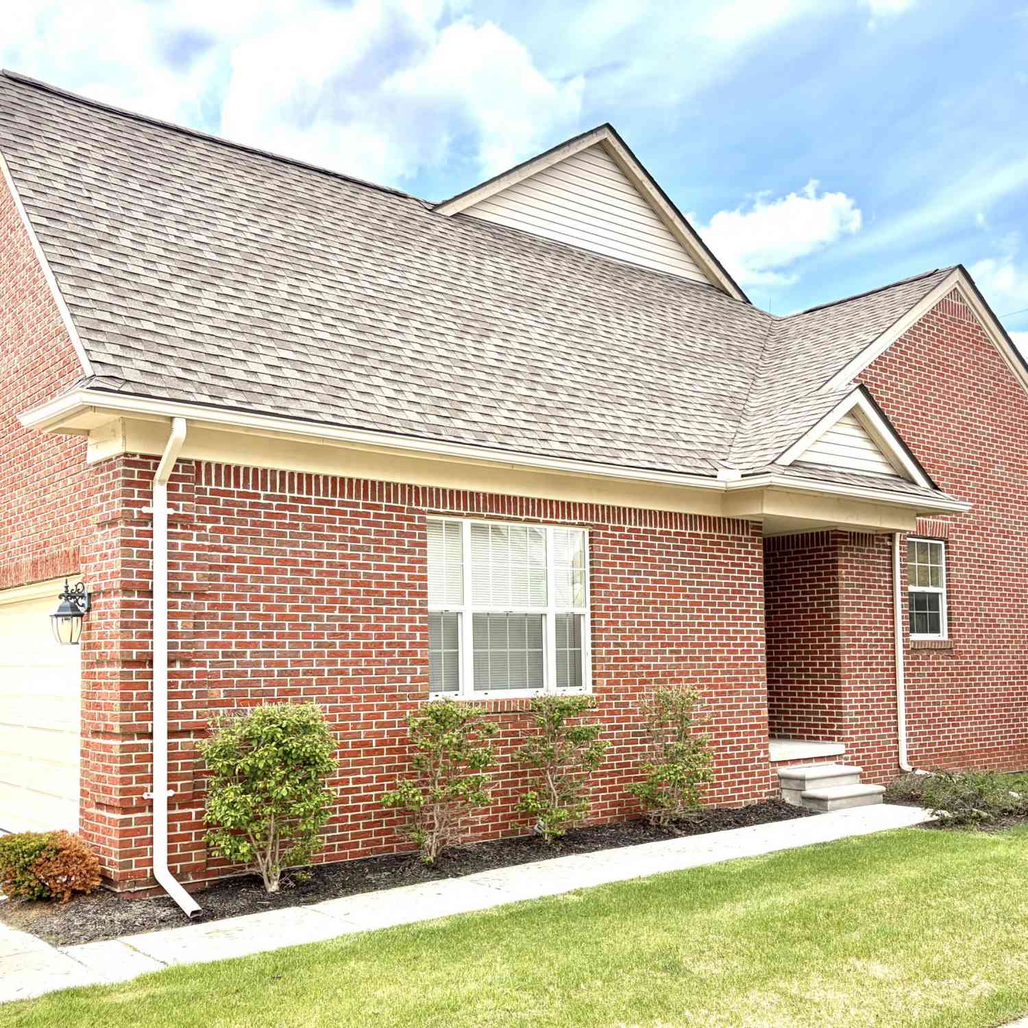 Condo For Sale - 48610 Eastbridge Drive<br/> Canton, MI 48188