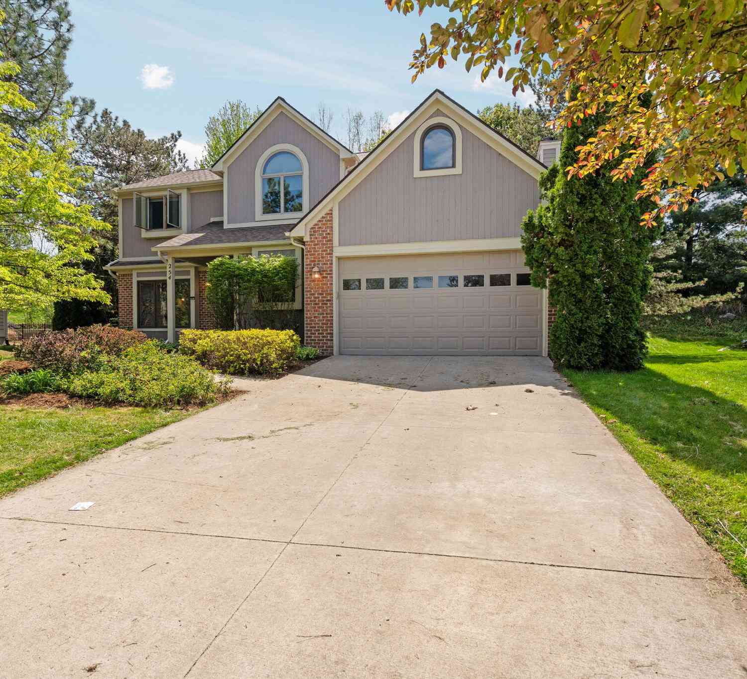 Homes For Sale - 254 Hunters Trail<br/> Ann Arbor, MI 48103