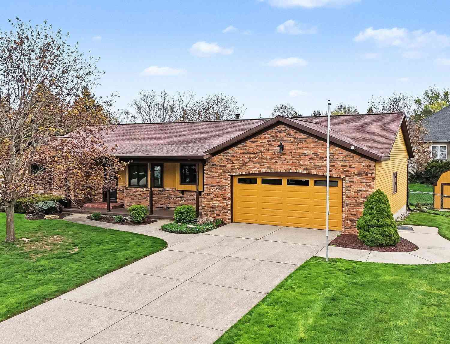 Homes For Sale - 7056 Brooklyn Avenue<br/> Grand Rapids, MI 49508