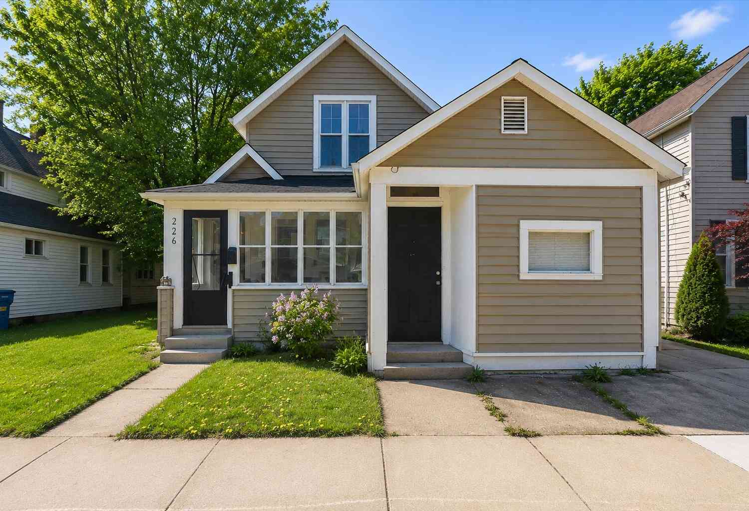 Homes For Sale - 226 Ann Street<br/> Grand Rapids, MI 49505