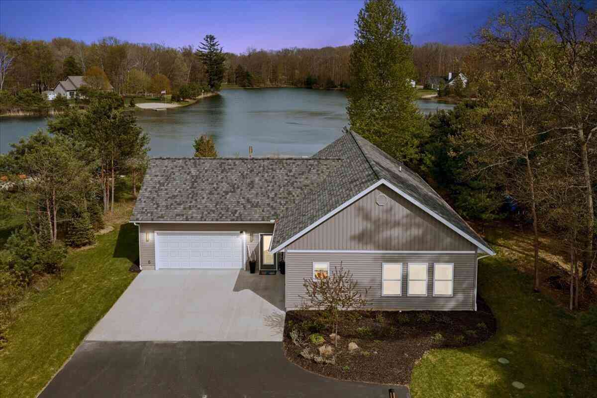 Homes For Sale - 6619 Donegal Court<br/> Mecosta County, Canadian Lakes, MI 49346