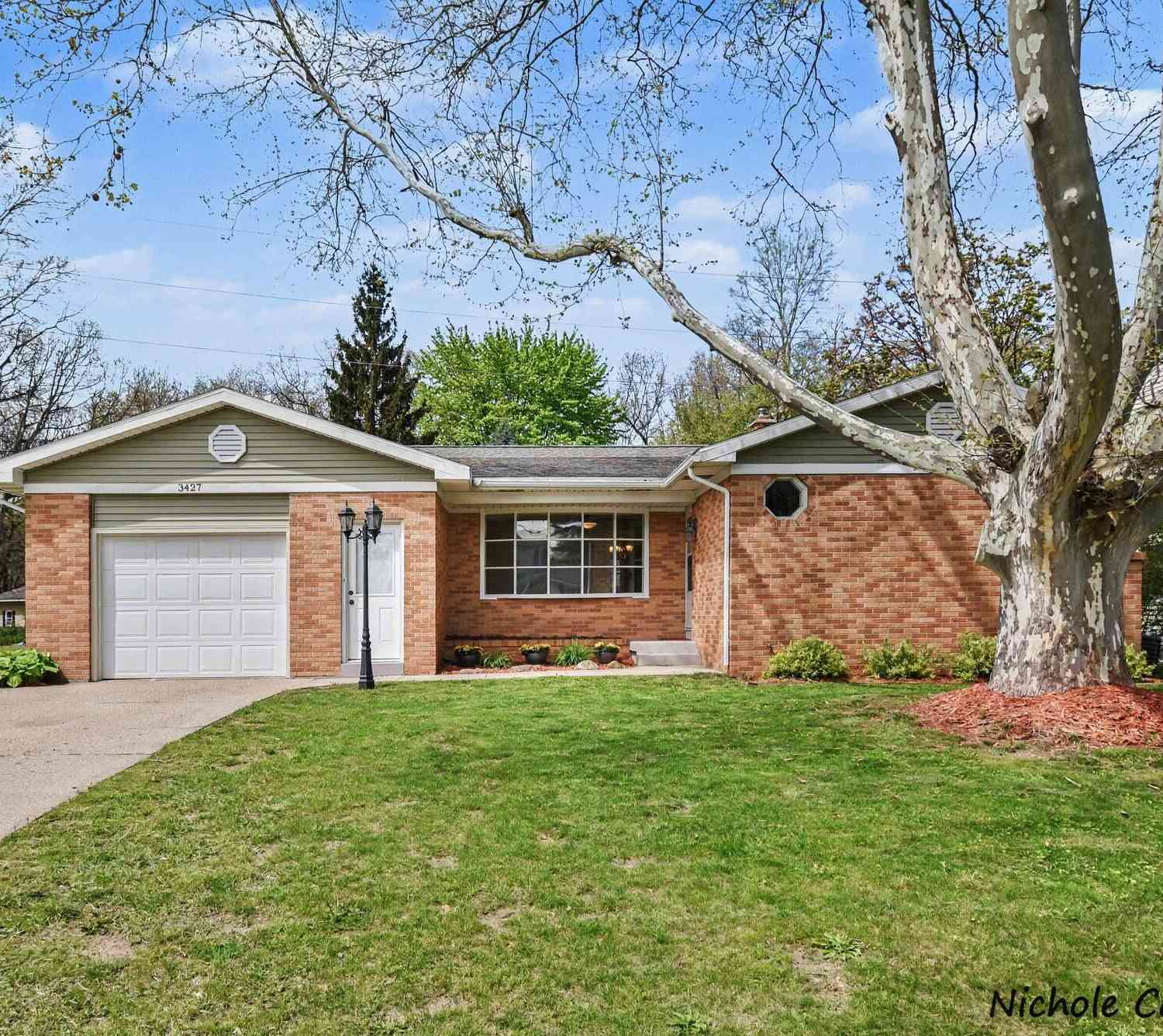 Homes For Sale - 3427 Goodman Avenue<br/> Wyoming, MI 49519