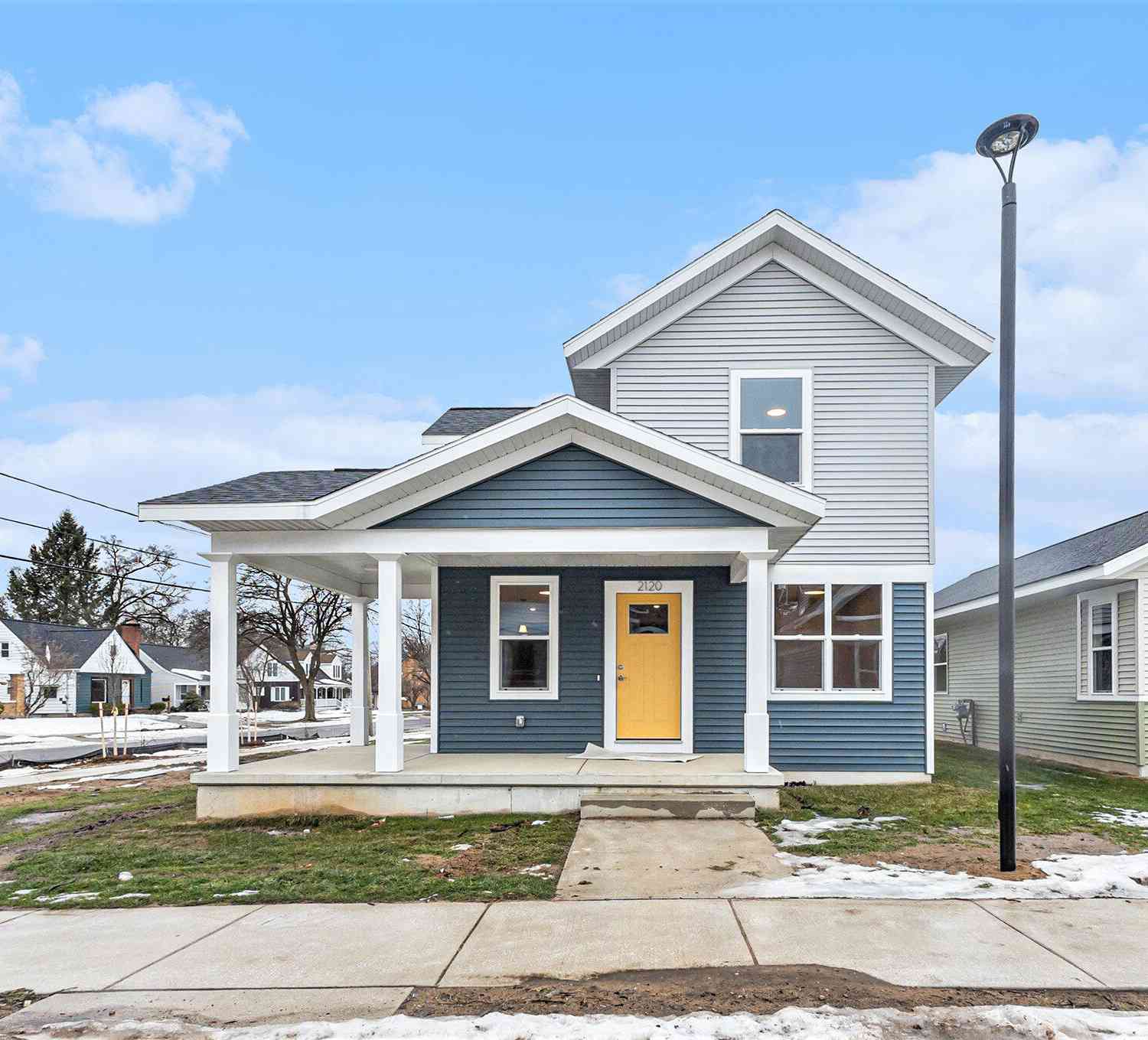 Homes For Sale - 2120 Willard Avenue<br/> Grand Rapids, MI 49507