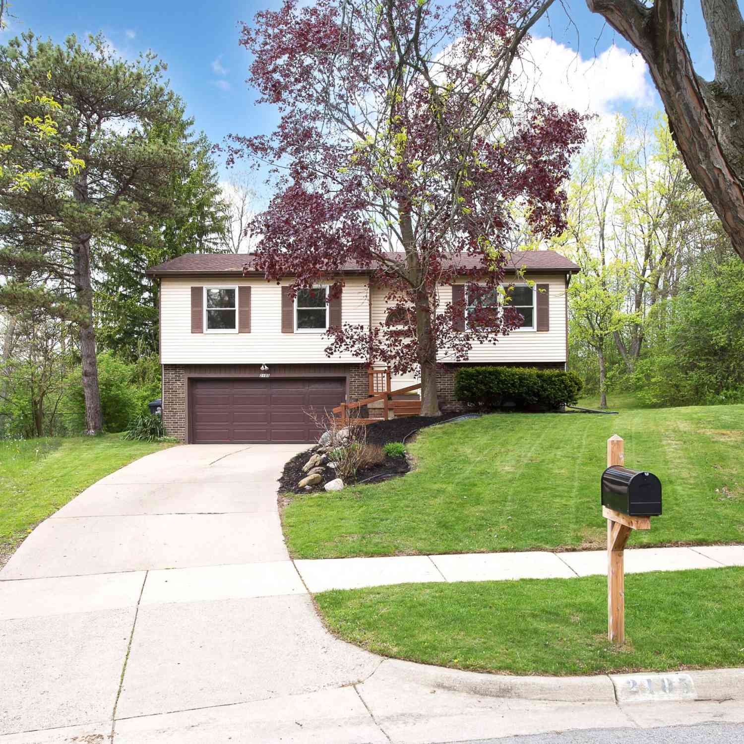 Homes For Sale - 2105 Foss Court<br/> Ann Arbor, MI 48103