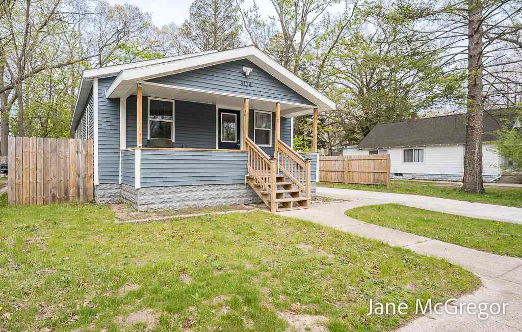 Homes For Sale - 3124 5th Street<br/> Muskegon, MI 49444