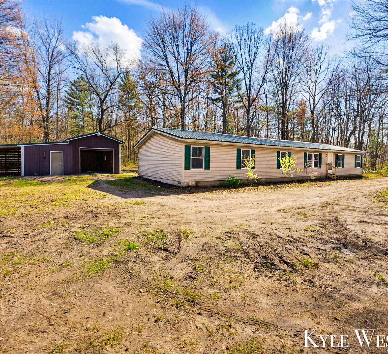 Mobile Home For Sale - 9470 Schow Road<br/> Muskegon County, Holton, MI 49425