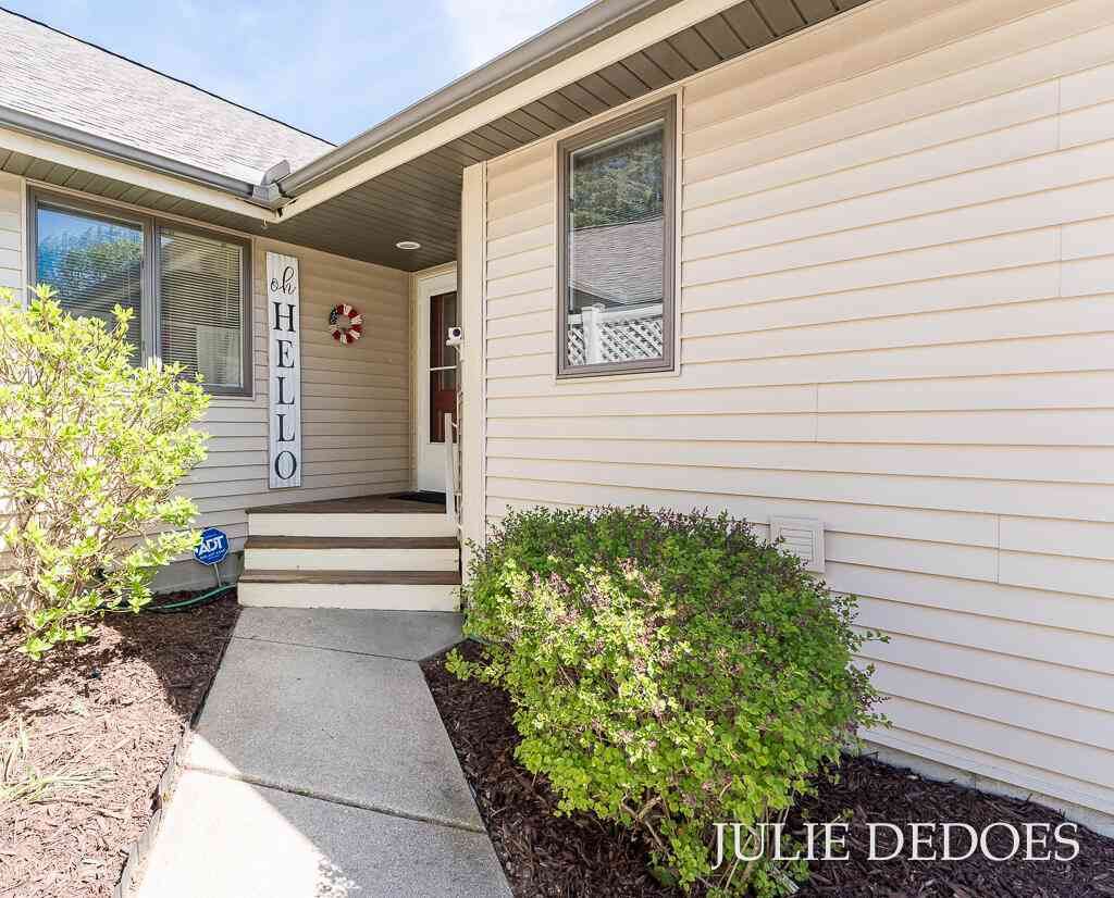 Condo For Sale - 8 Summit Park Drive #8<br/> Spring Lake, MI 49456